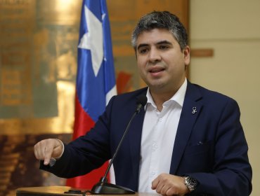 Lagomarsino celebra nueva carrera de medicina en la PUCV y pide a universidades mejorar convivencia en los campos clínicos