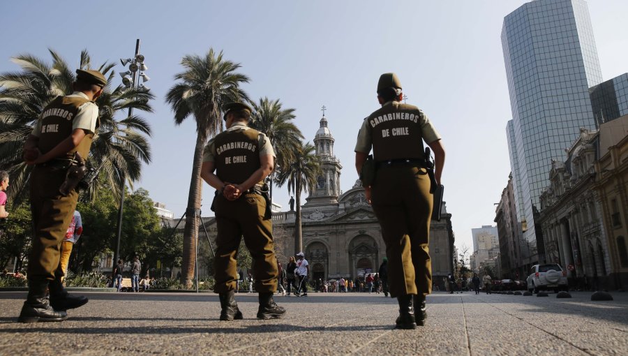 Luz verde para Carabineros: Gobierno autoriza compra de pistolas taser