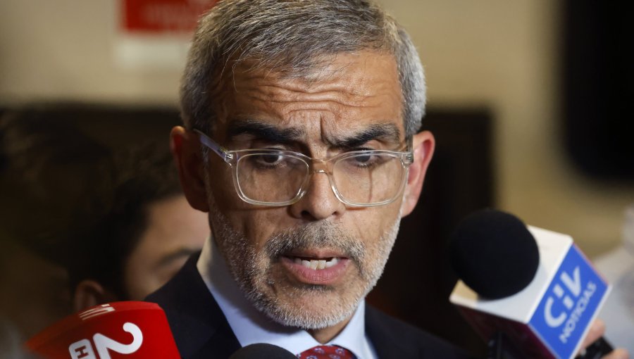 Ministro Cordero viajó a Temuco para reunirse con las policías que investigan fatal emboscada en Victoria