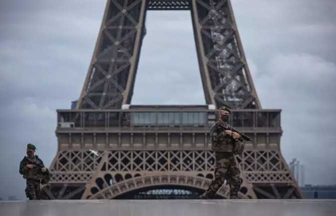 Francia imputa a dos adolescentes de 15 y 17 años por planear ataques terroristas contra la Torre Eiffel y sinagogas