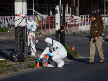 Hombre fue asesinado a balazos al interior de un auto en La Pintana: otras dos personas resultados heridas