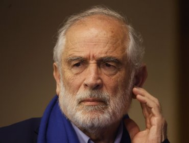 Minvu sale al paso de críticas a Montes tras decir que "soy ministro de la Vivienda, no jefe de la reconstrucción de Valparaíso"