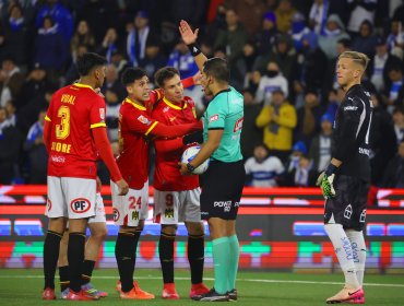 ANFP libera audios del VAR por penal anulado a U. Española ante la UC: "El jugador flecta las piernas y se deja caer"