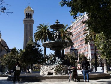 Dan inicio a restauración de la pileta de plaza Victoria: proceso continuará con la fuente Neptuno de la plaza Aníbal Pinto en Valparaíso