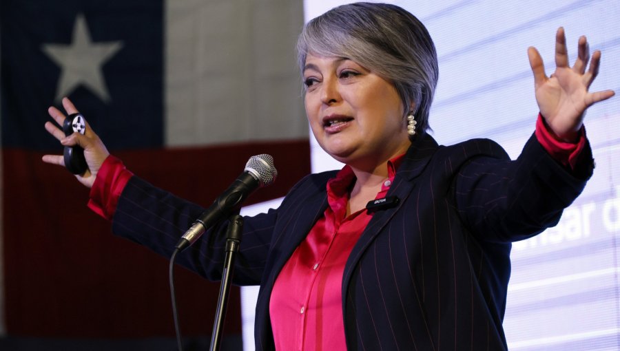 "Me tiene bien sin cuidado": Jara aborda declaraciones cruzadas en el oficialismo y reitera llamado a enfocarse en la campaña