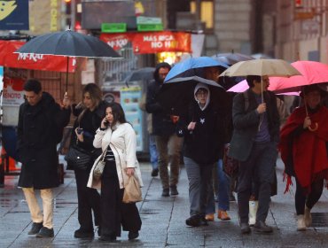 Nuevo sistema frontal traerá lloviznas, viento y bajas temperaturas a Santiago y regiones del centro-sur desde este viernes