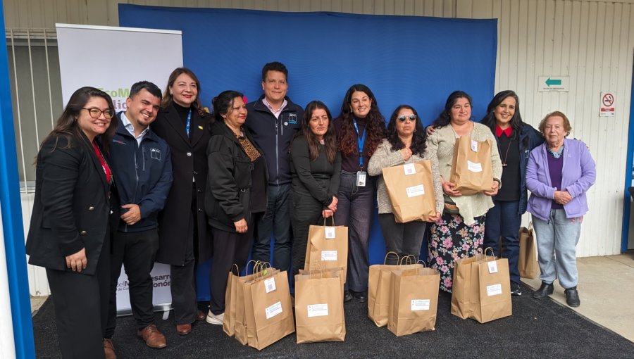 Viña del Mar inaugura su primer Ecomercado Solidario: entregan productos de primera necesidad a familias vulnerables