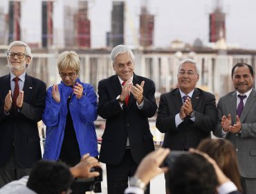 Gobierno retrocede y repone placa de Piñera en hospital de Alto Hospicio