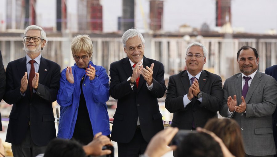 Gobierno retrocede y repone placa de Piñera en hospital de Alto Hospicio