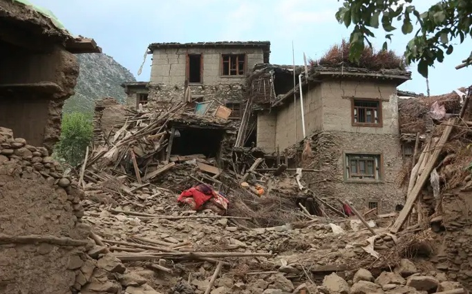 Suben a más de 1.100 los fallecidos y 3.200 heridos por terremoto grado 6 en Afganistán