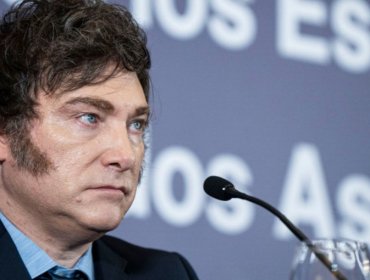 Presidente de Argentina acusa a "espías disfrazados de periodistas" por la filtración de conversaciones de Karina Milei