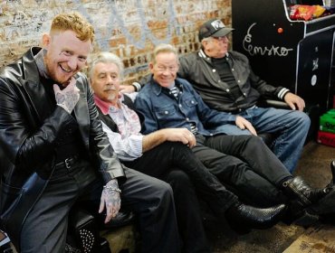 Sex Pistols cancela su gira por Latinoamérica tras accidente de su guitarrista, Steve Jones: show en Santiago queda suspendido