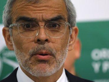 Diputados emplazan a ministro Cordero: Lo acusan de ausentarse a 8 sesiones por "tragedias en el fútbol"