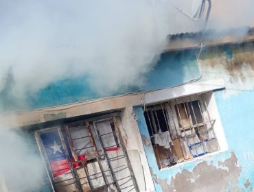Cuatro viviendas resultaron afectadas por incendio en el cerro Playa Ancha de Valparaíso