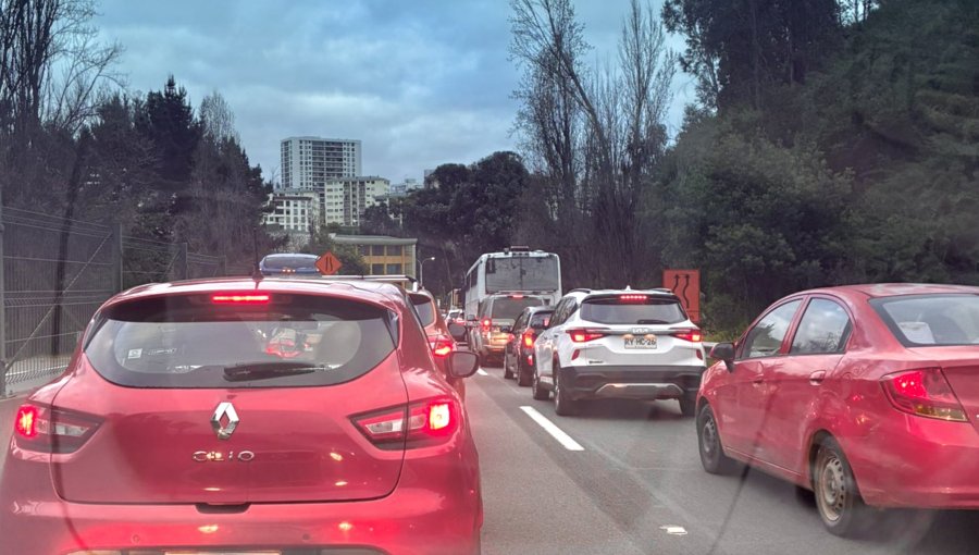 Caos en Valparaíso por trabajos en la bajada Santos Ossa: tránsito seguirá reducido a una pista hasta el 11 de septiembre