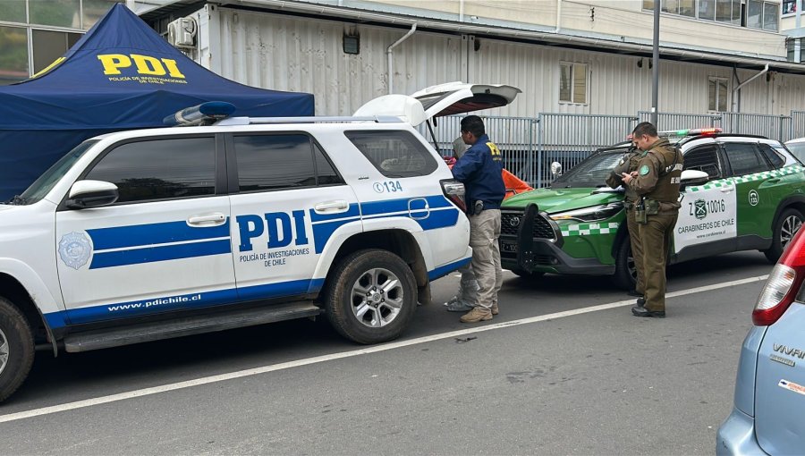 Encuentran cuerpo en avanzado estado de descomposición dentro de un auto en las cercanías del Hospital Van Buren de Valparaíso