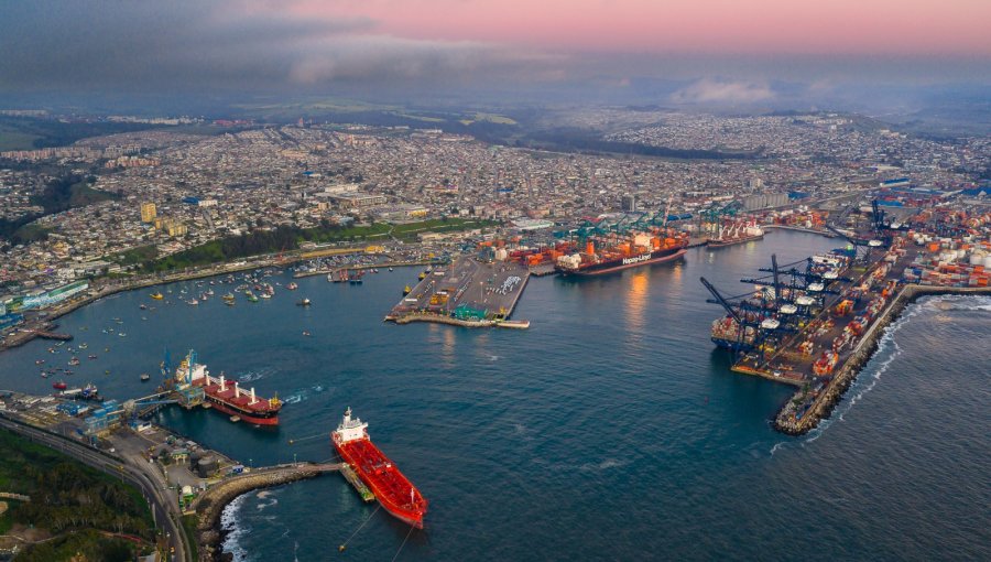 Tres empresas están precalificadas para la licitación internacional del Puerto Exterior de San Antonio