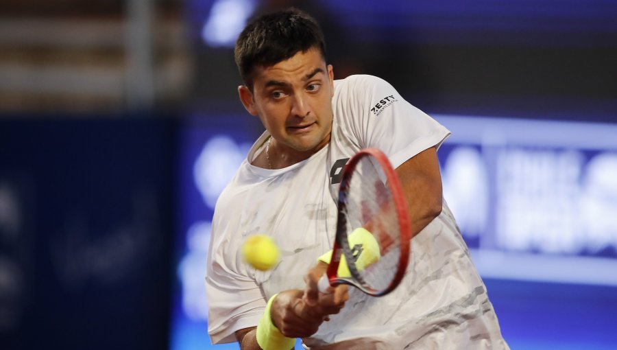 Tomás Barrios preocupa de cara a la serie de Copa Davis tras sufrir dura derrota en el Challenger de Sevilla