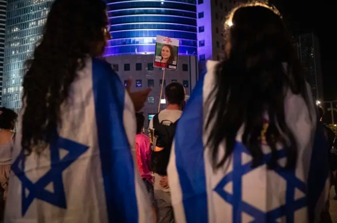 Protestas en Jerusalén: incendian vehículos cerca de la casa de Netanyahu para exigir un alto el fuego en Gaza