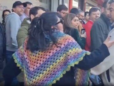 Detienen a mujer que insultó e intentó agredir a José Antonio Kast en Curicó: lanzó al suelo un celular