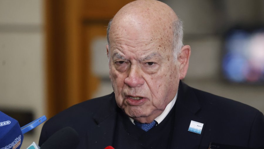 Senador Insulza dice que le "parece muy bien" el rechazo en la Cámara de Diputados a sanciones por no votar