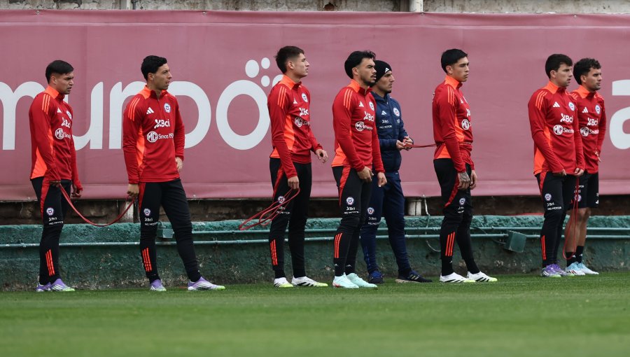 Con línea de 3 en defensa: El 11 que probó Nicolás Córdova en la Roja para el partido ante Brasil