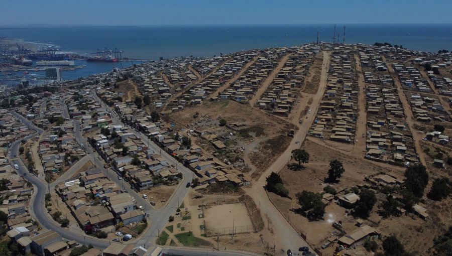 Editorial: Megatoma de San Antonio: ¿Fracaso del Minvu o presión de la inmobiliaria?