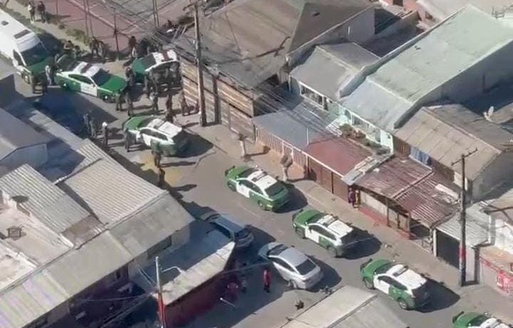 Robo a farmacia en Buin terminó con persecución policial que se extendió por varias comunas: cuatro detenidos