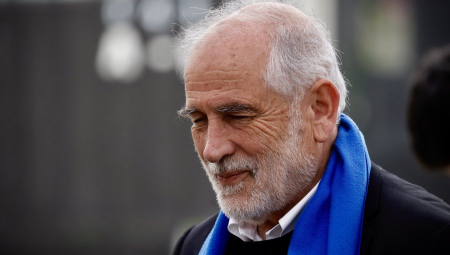 Ministro Montes y futuro de la megatoma de San Antonio: "La ley tiene que cumplirse, pero seguiremos buscando alternativas"