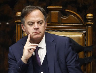 Senador Walker afirma que hubo una "petición del comando de Jara" para rechazar multas para quienes no voten