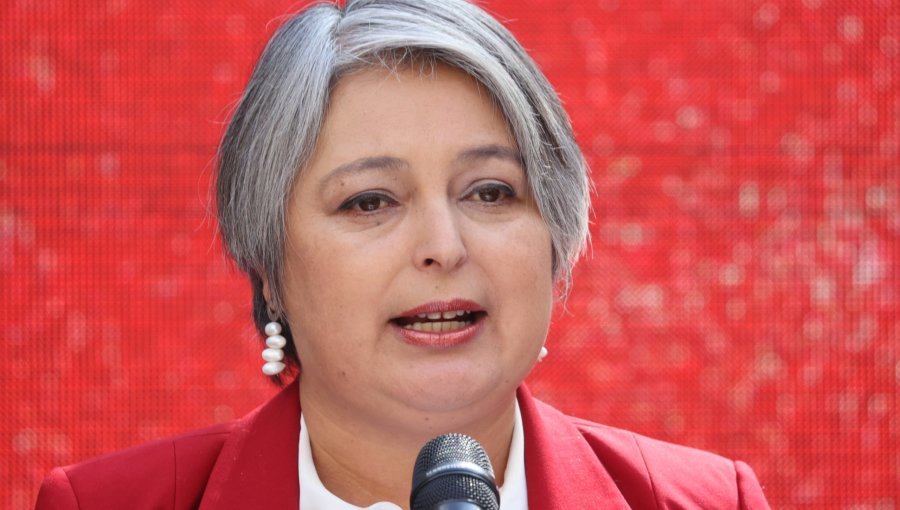 Jeannette Jara exige a Kast responder por supuesta red de bots vinculada a ataques en su contra