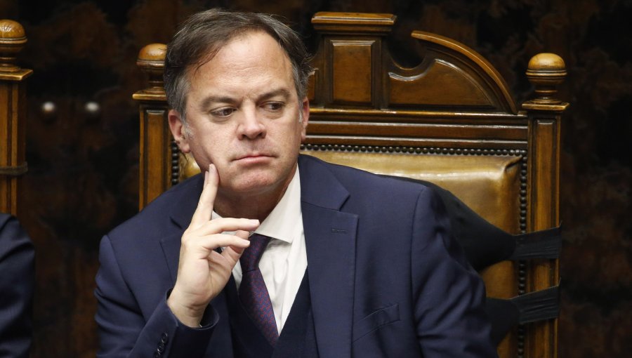 Senador Walker afirma que hubo una "petición del comando de Jara" para rechazar multas para quienes no voten