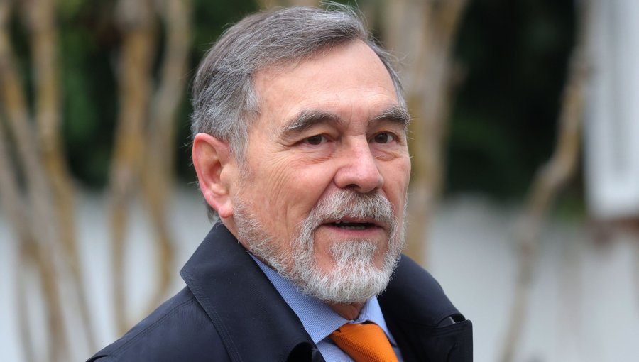 Integrante del equipo económico de Jara asegura que el plan de reducción fiscal de Kast empujaría a Chile a "una recesión"