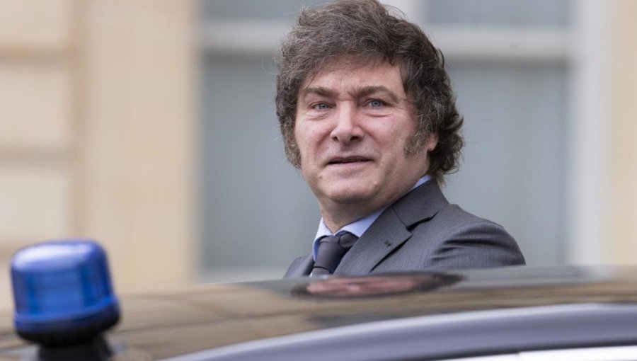 Javier Milei volvió a recibir piedrazos durante un hostil acto de campaña en Buenos Aires