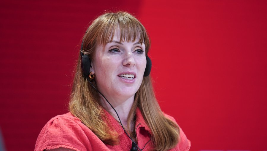 Vice primera ministra británica, Angela Rayner, renuncia a su cargo tras admitir irregularidades fiscales en compra de vivienda