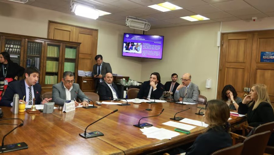 Pierde el escaño: Comisión de Constitución aprueba que parlamentarios que dejen su partido político cesen en su cargo