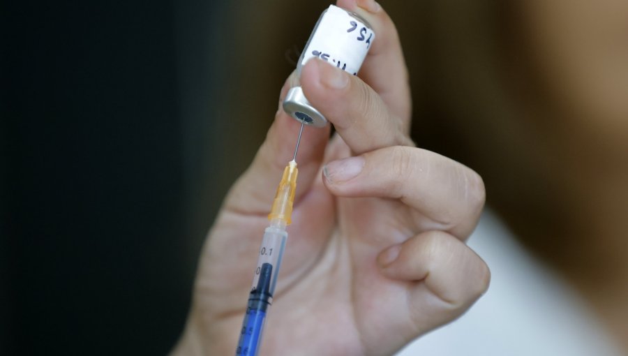 Gobernadora de Nueva York desafía a Donald Trump y autoriza vacunación contra el COVID-19 sin receta médica