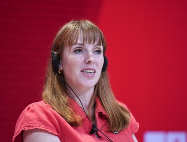 Vice primera ministra británica, Angela Rayner, renuncia a su cargo tras admitir irregularidades fiscales en compra de vivienda