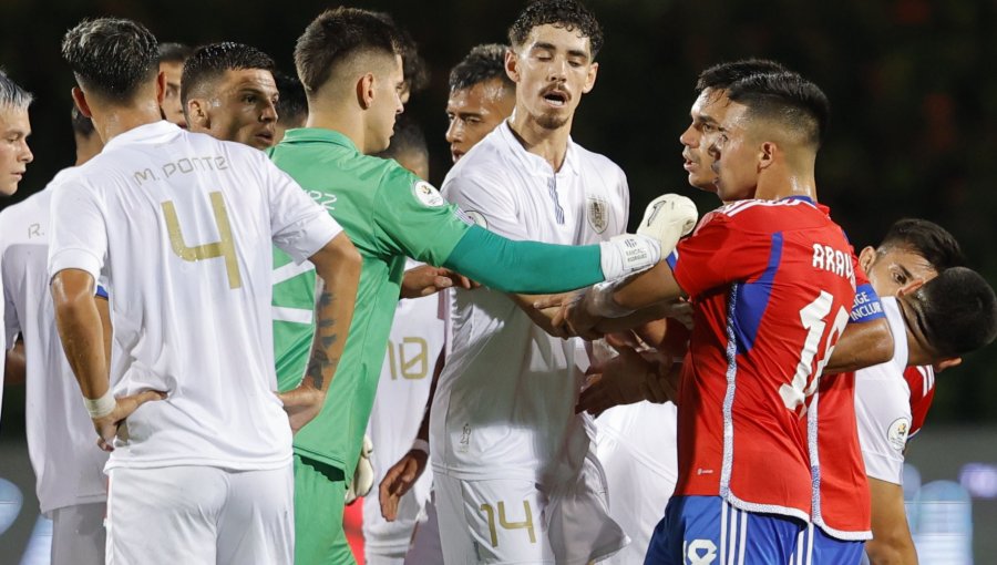 Portero de Uruguay: "Sabemos que Chile es una selección golpeada, pero tienen un buen recambio"