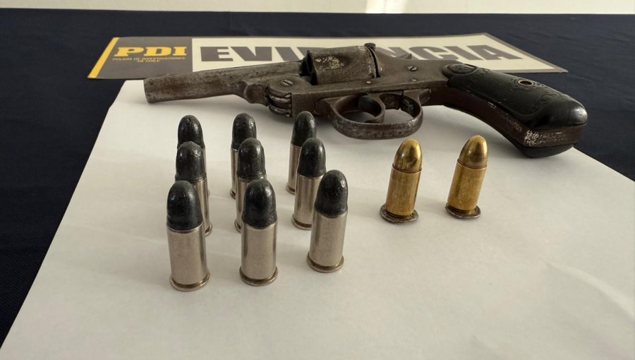 Por microtráfico y tenencia de armas detienen a un hombre y una mujer en Villa Alemana