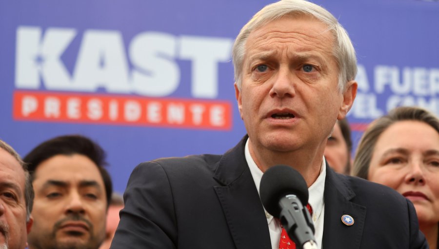 José Antonio Kast califica como una "excelente noticias para los chilenos" la renuncia de Francisco Vidal a TVN