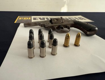 Por microtráfico y tenencia de armas detienen a un hombre y una mujer en Villa Alemana