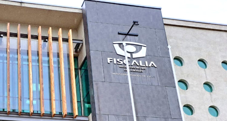 Destituyen a fiscal adjunto de Los Ángeles por traspasar información a estudio jurídico donde trabajaba su esposa