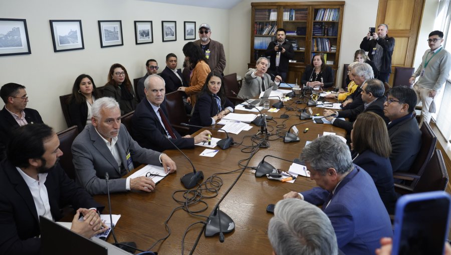 Comisión de Gobierno del Senado aprueba indicación del Ejecutivo que restablece multas por no votar