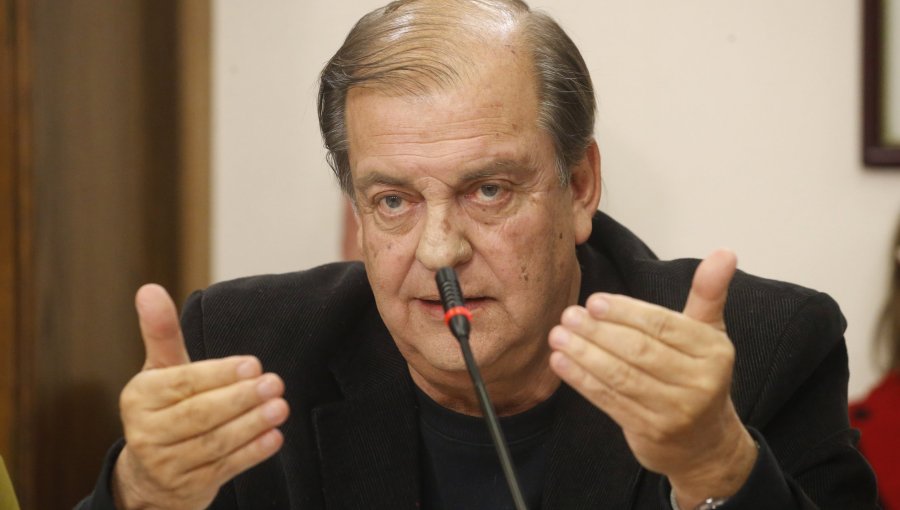Francisco Vidal explicó su renuncia y aseguró que en su paso por TVN demostró con hechos su "obsesión" con el pluralismo