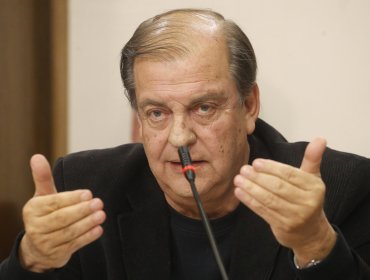 Francisco Vidal explicó su renuncia y aseguró que en su paso por TVN demostró con hechos su "obsesión" con el pluralismo