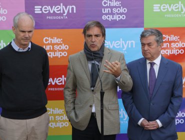 Comité político del comando de Matthei calificó como una "huída" la renuncia de Vidal al directorio de TVN