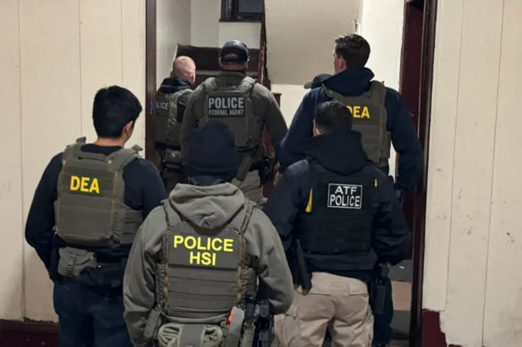 EE.UU. anuncia redadas migratorias en Chicago dirigidas a inmigrantes protegidos por "políticas de santuario"