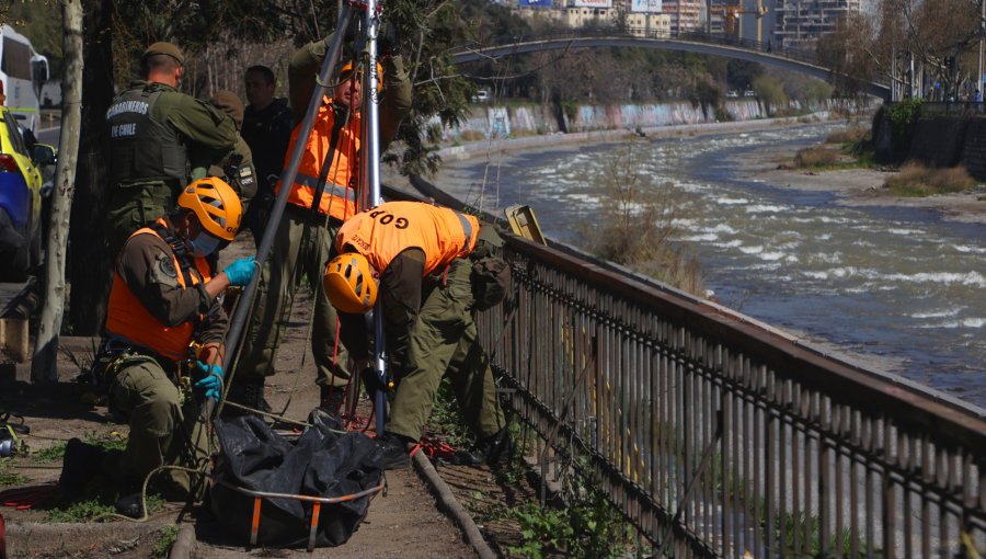 Encuentran cuerpo sin vida de una persona en la ribera del río Mapocho en Providencia