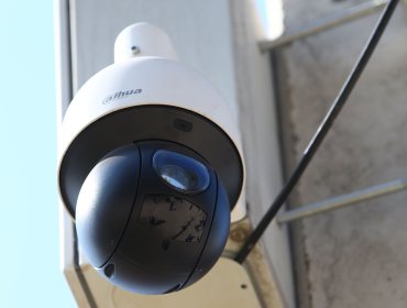 En Temuco: Jóvenes denuncian espionaje en departamento arrendado tras encontrar cámara en la pared